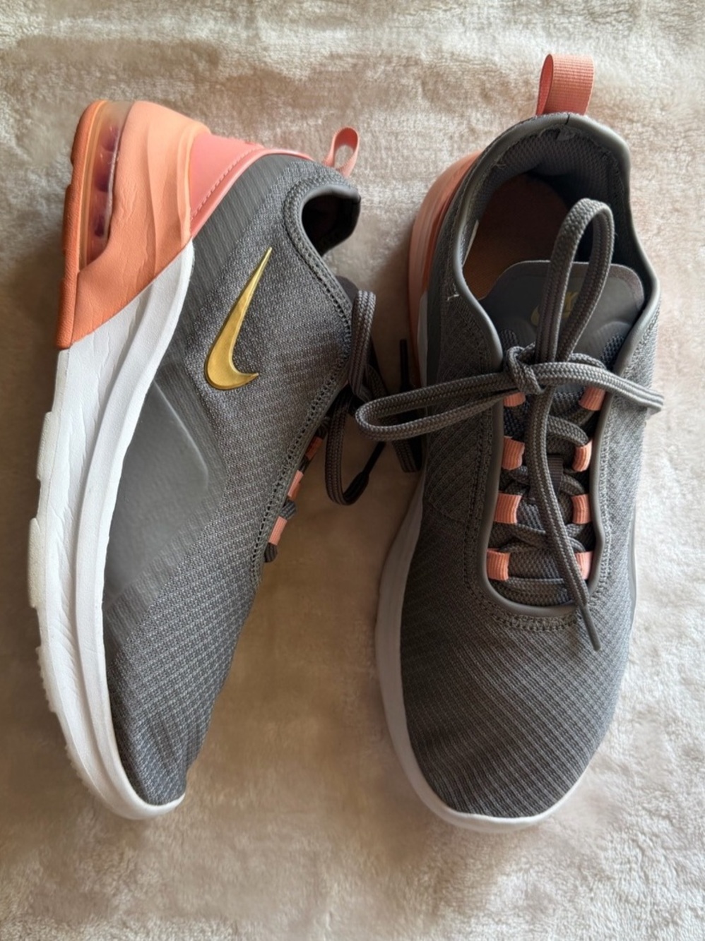 Nike Air Max Motion 2 Cool Grey & Pink Rose Sneakers – Women’s 8.5